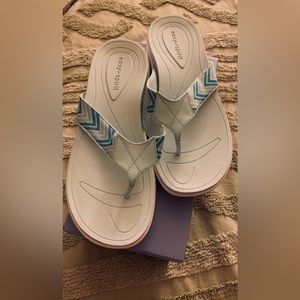 Easy Spirit Flip Flops Size 10-Worn a couple of times